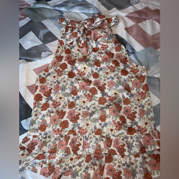 Sleeveless Dressy top with tie back - Picture 6 of 6